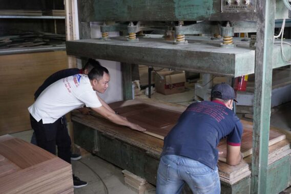 SaiGonDoor san xuat cua go chong chay 2